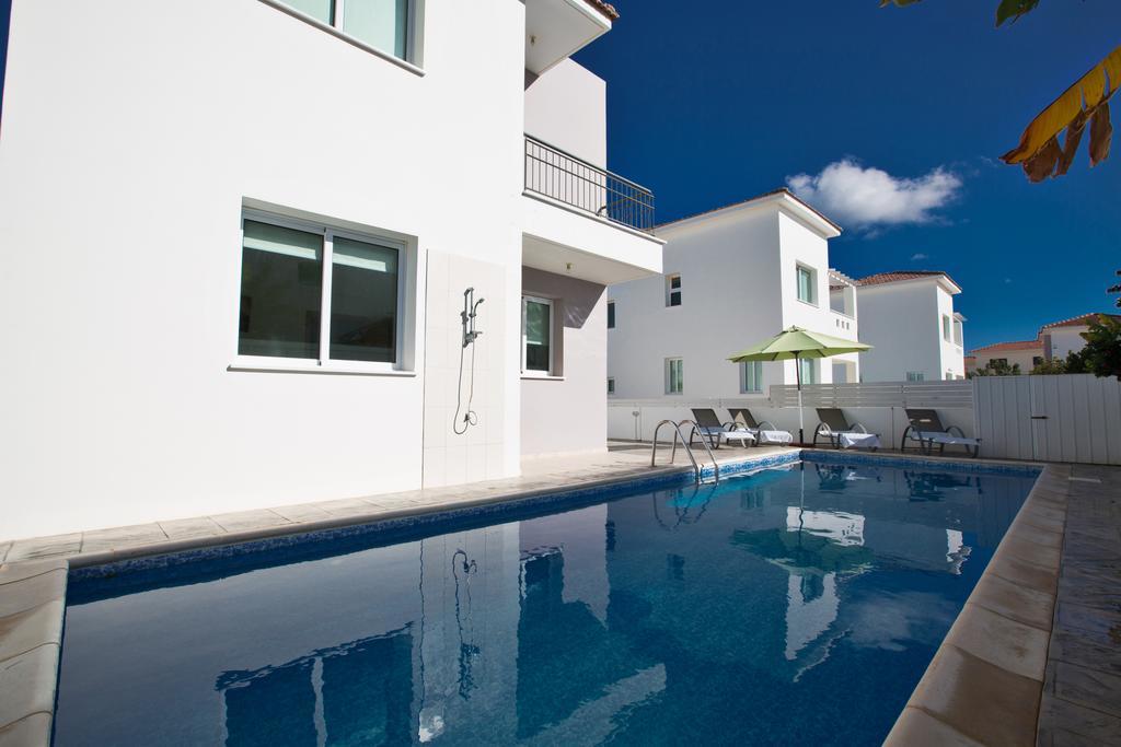Avra Villas Paralimni Rum bild