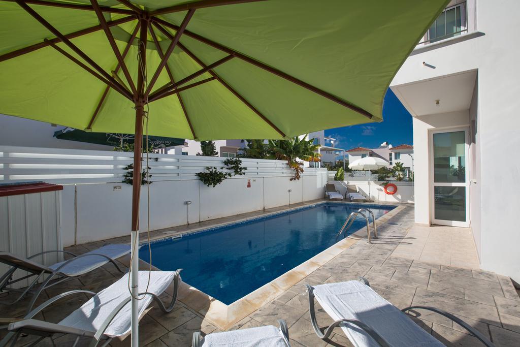 Avra Villas Paralimni Rum bild