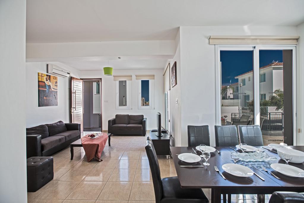 Avra Villas Paralimni Rum bild