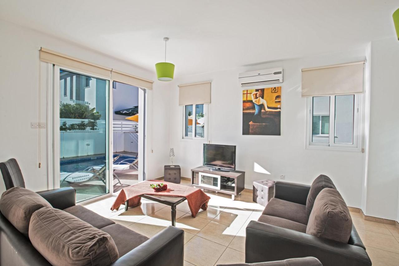 Avra Villas Paralimni Exteriör bild