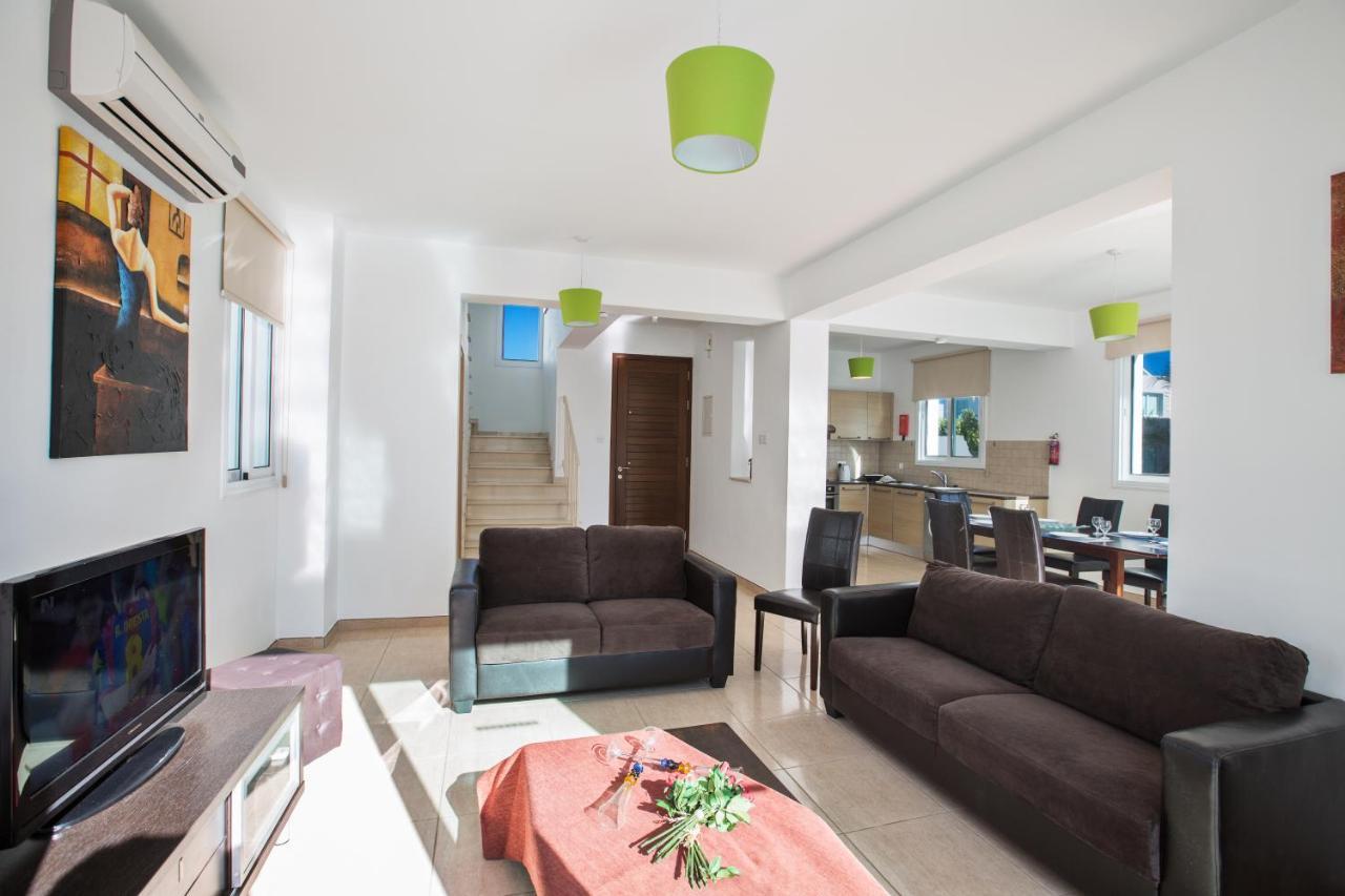 Avra Villas Paralimni Exteriör bild